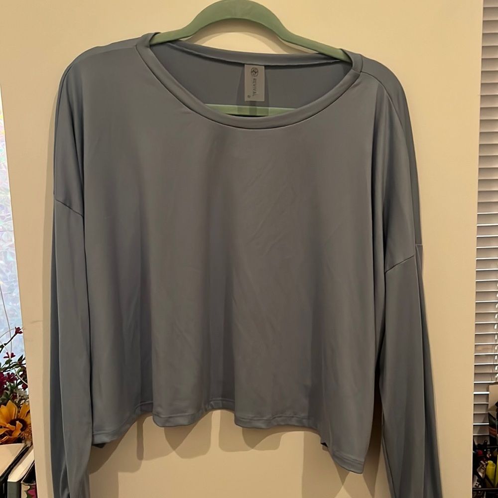 long sleeve blue athleisure top